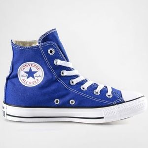 Blue/White Converse size 7 in women. Size 5 in men